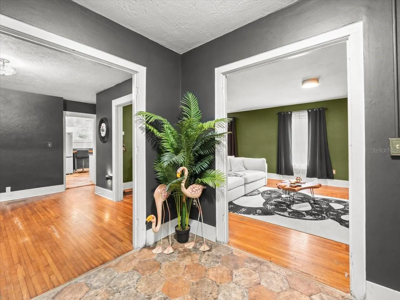 1013 MAGNOLIA DR