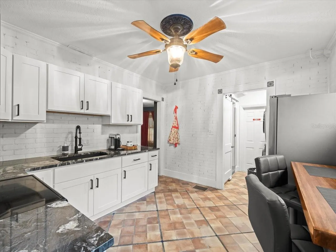 1013 MAGNOLIA DR