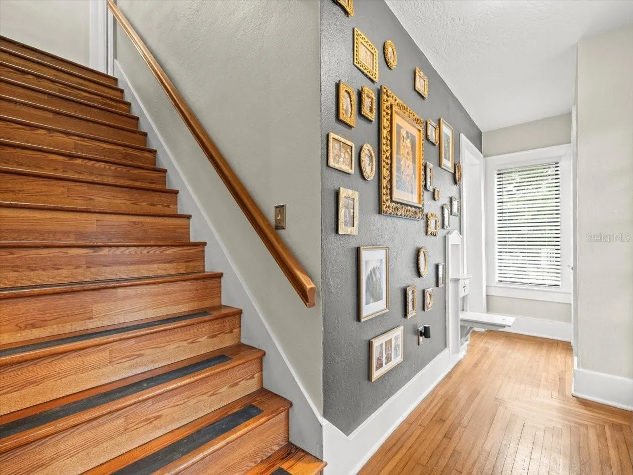 1013 MAGNOLIA DR