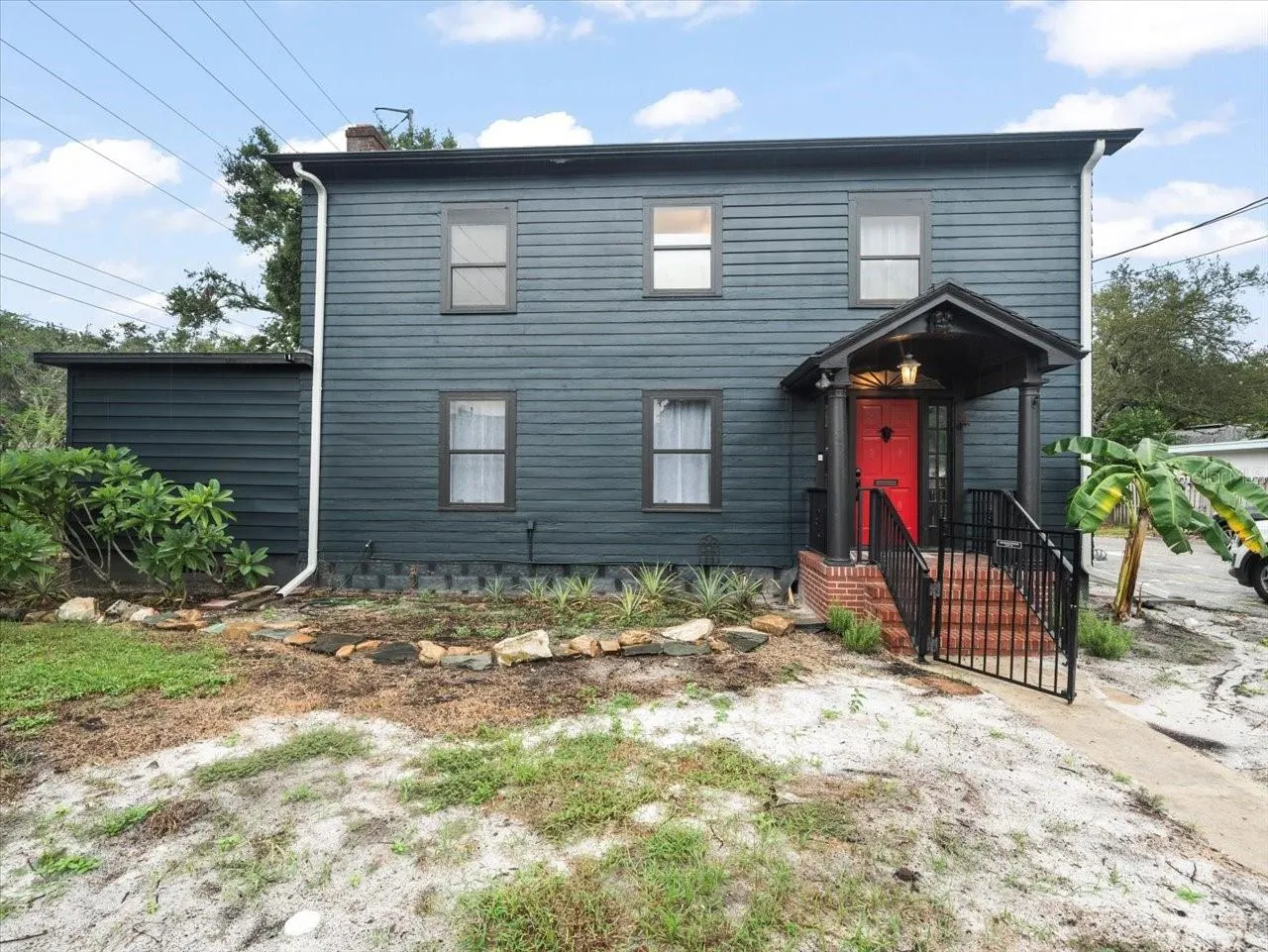1013 MAGNOLIA DR