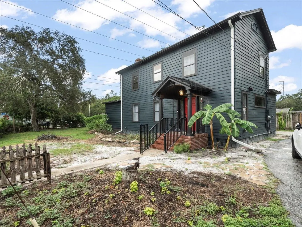 1013 MAGNOLIA DR