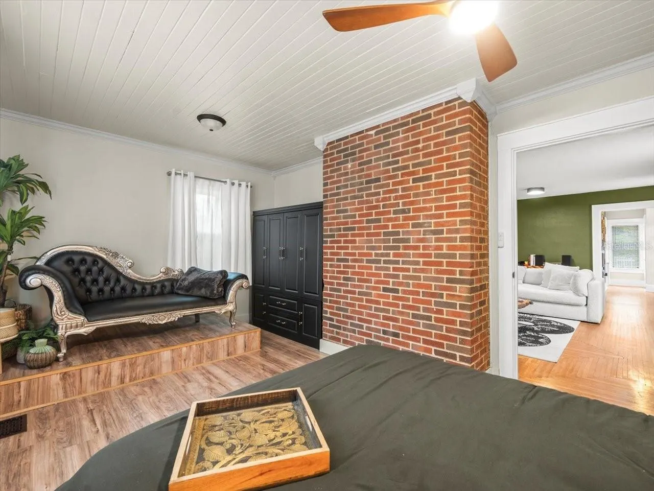 1013 MAGNOLIA DR