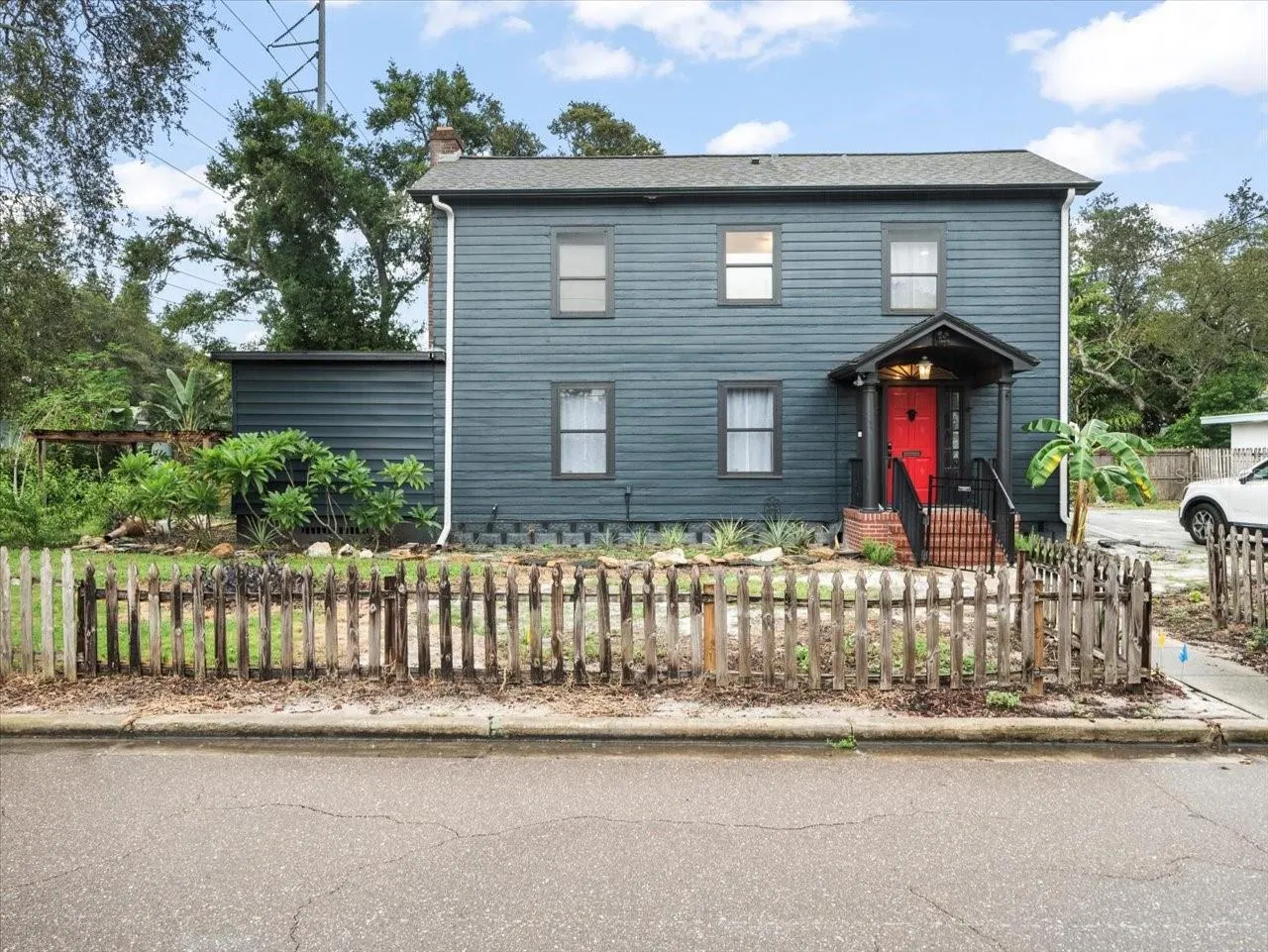 1013 MAGNOLIA DR