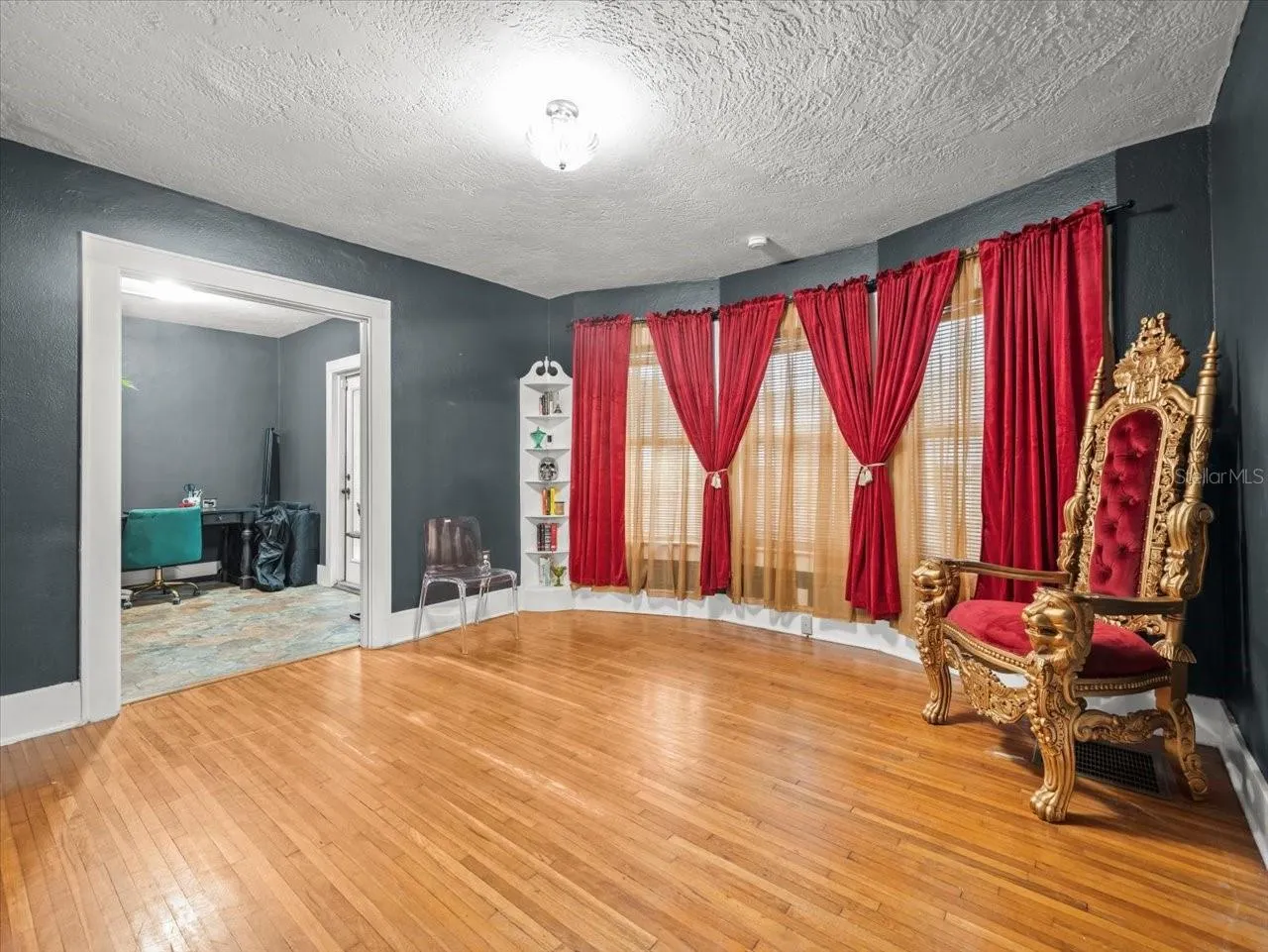 1013 MAGNOLIA DR