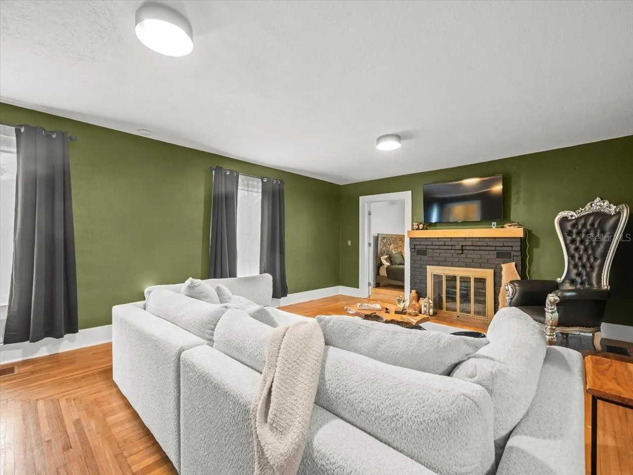 1013 MAGNOLIA DR