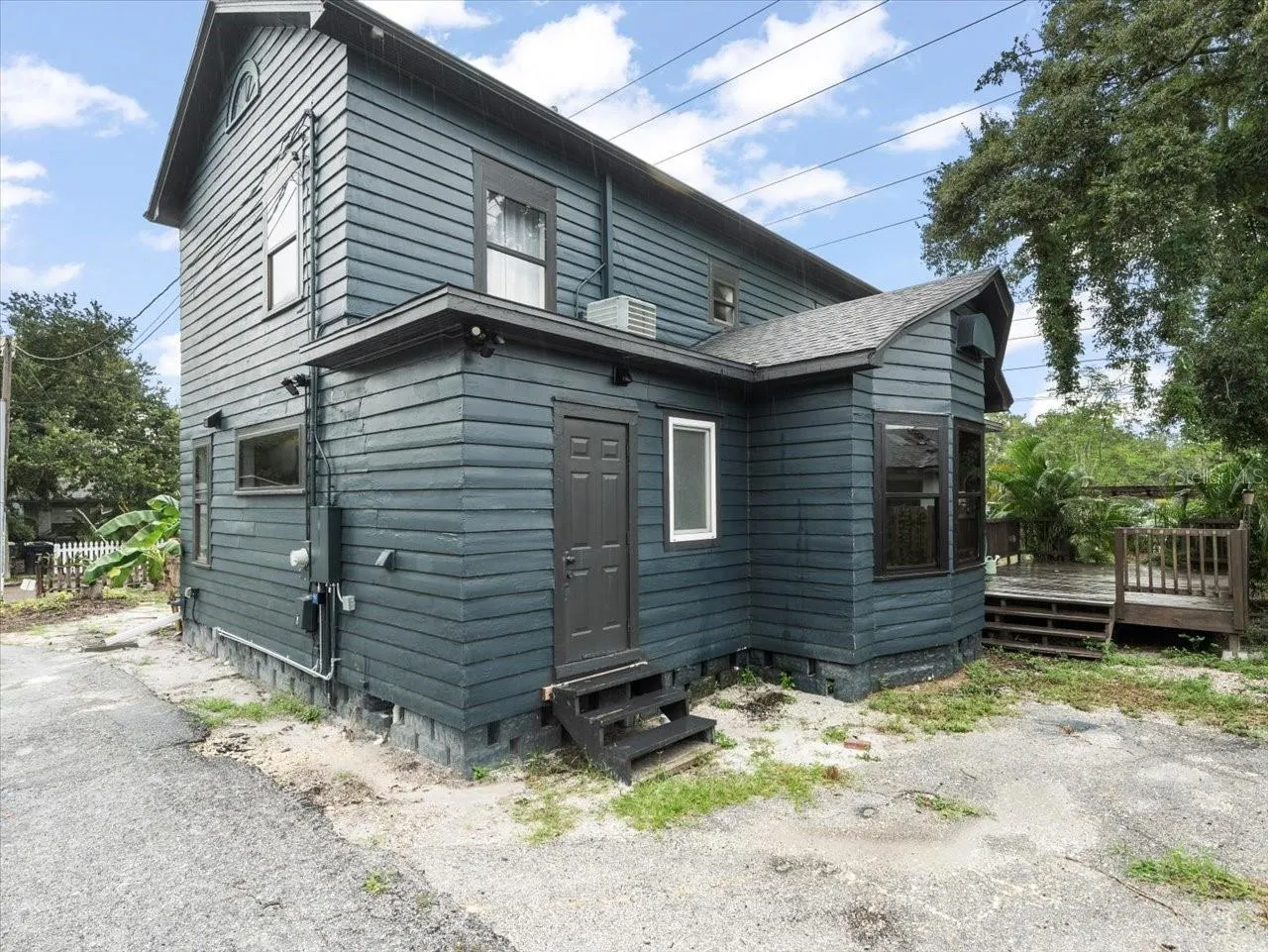 1013 MAGNOLIA DR