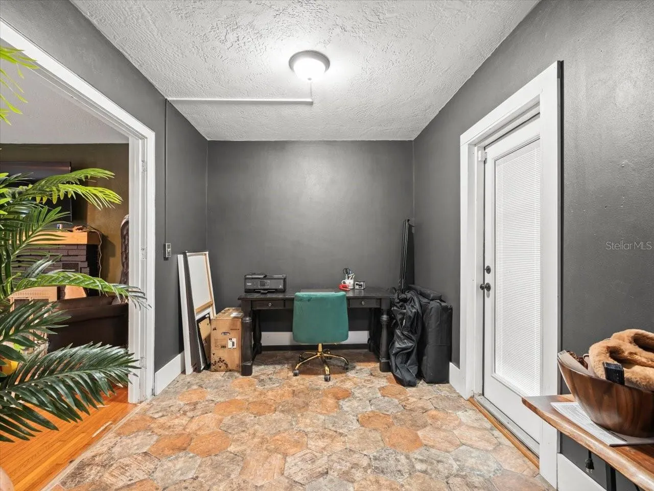 1013 MAGNOLIA DR