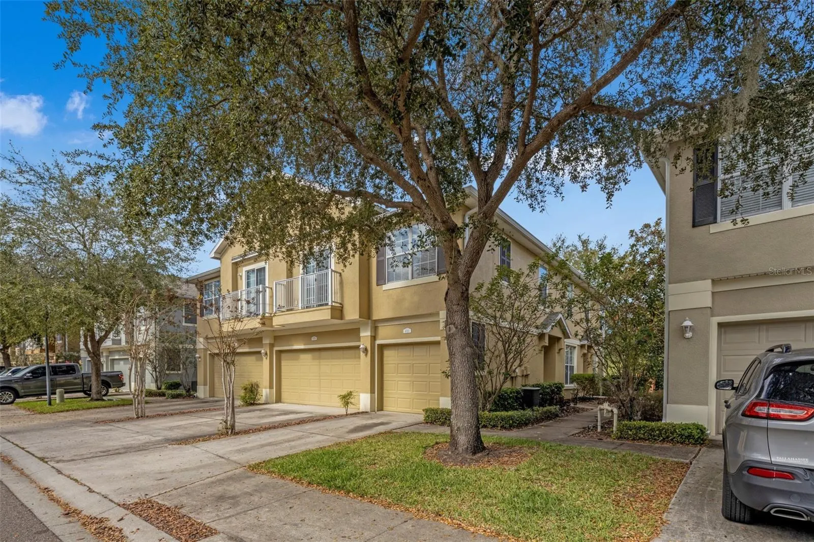 6723 BREEZY PALM DR