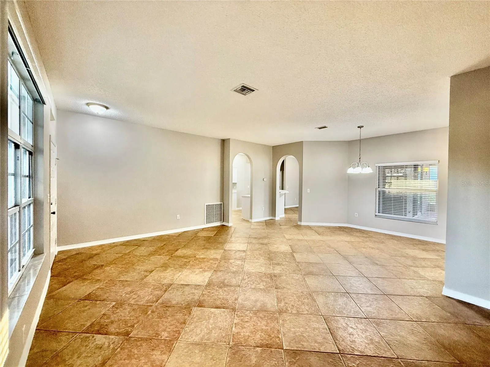 807 FRANKFORD DR