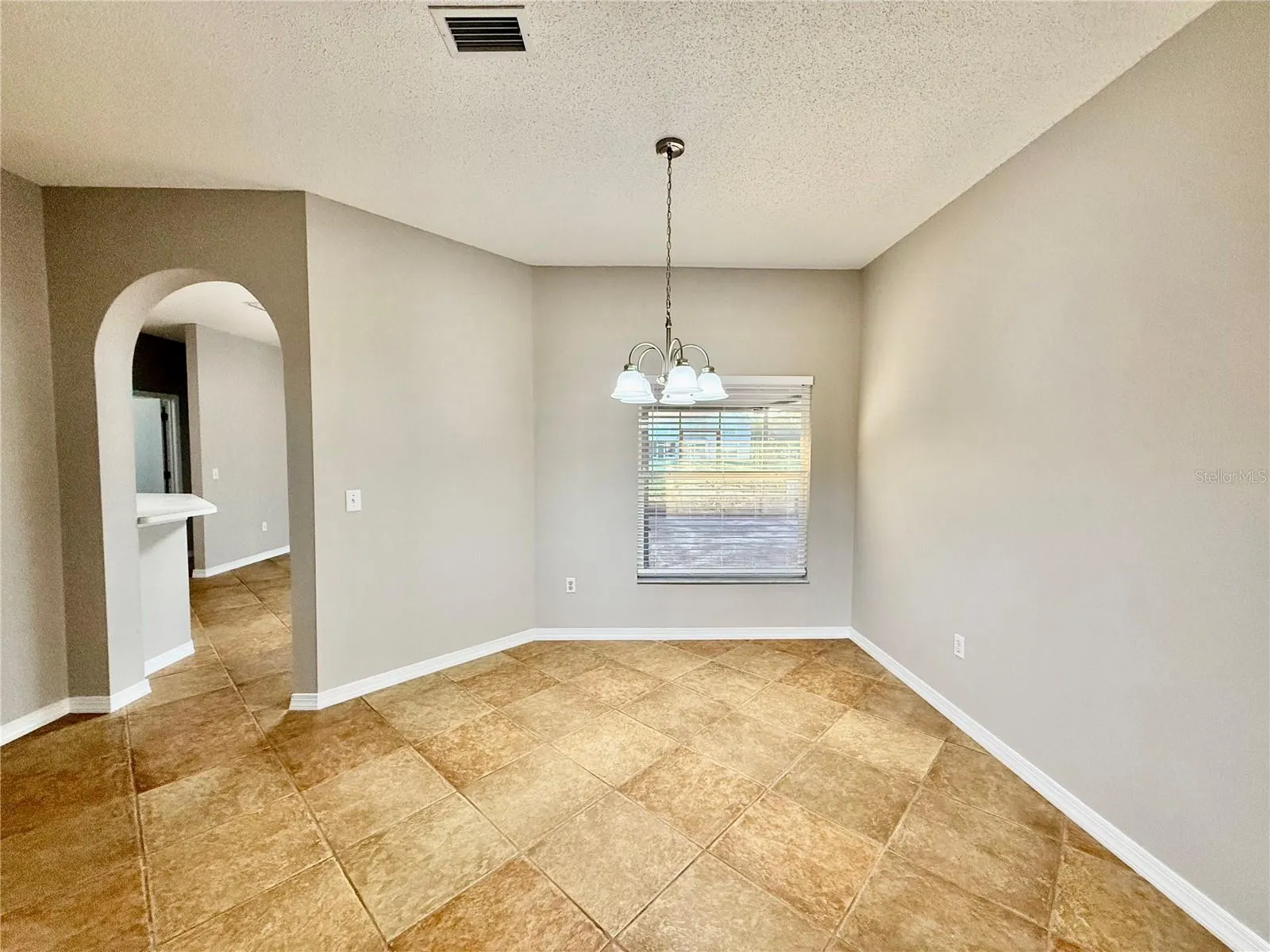 807 FRANKFORD DR