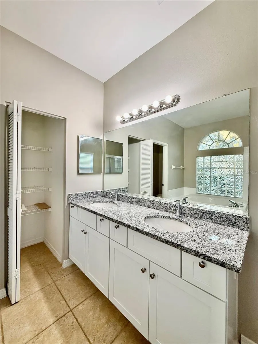 807 FRANKFORD DR
