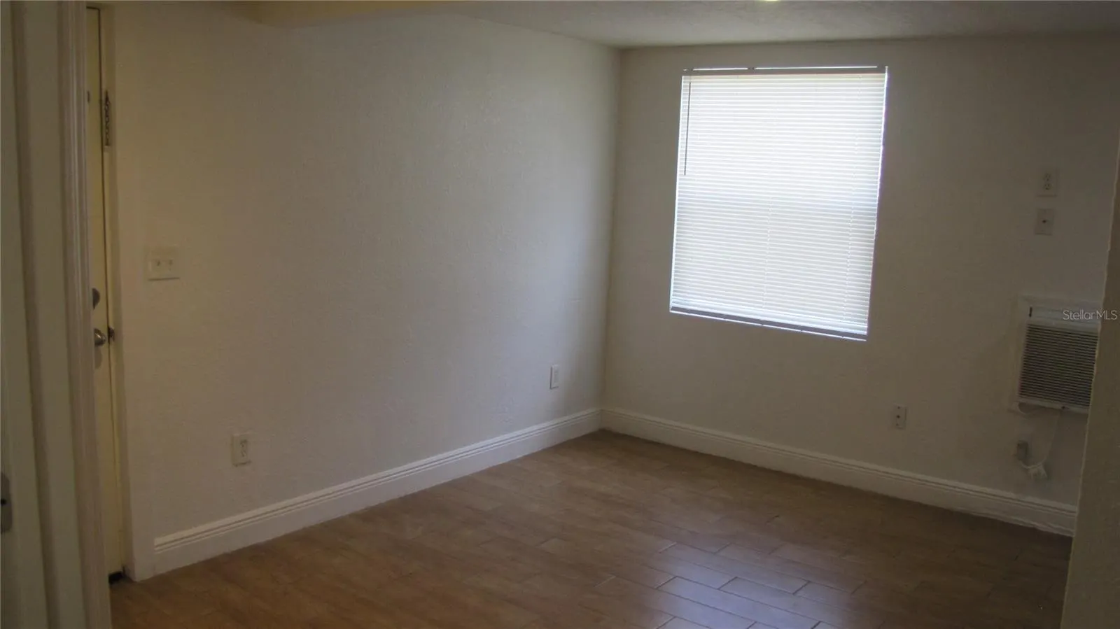 109 E GLADYS ST #D, #D