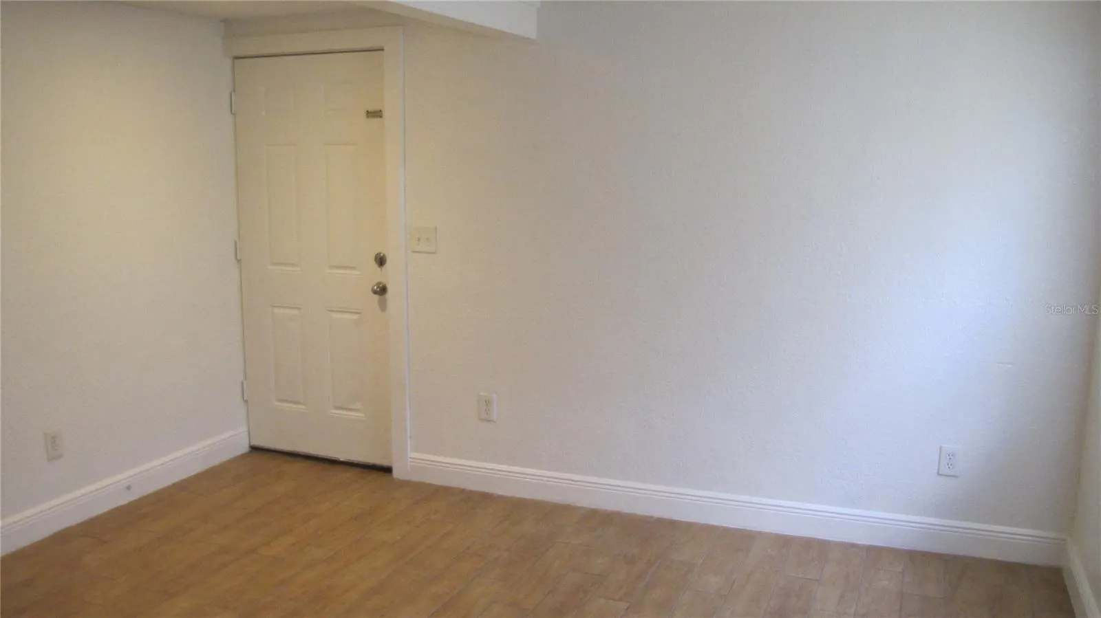 109 E GLADYS ST #D, #D