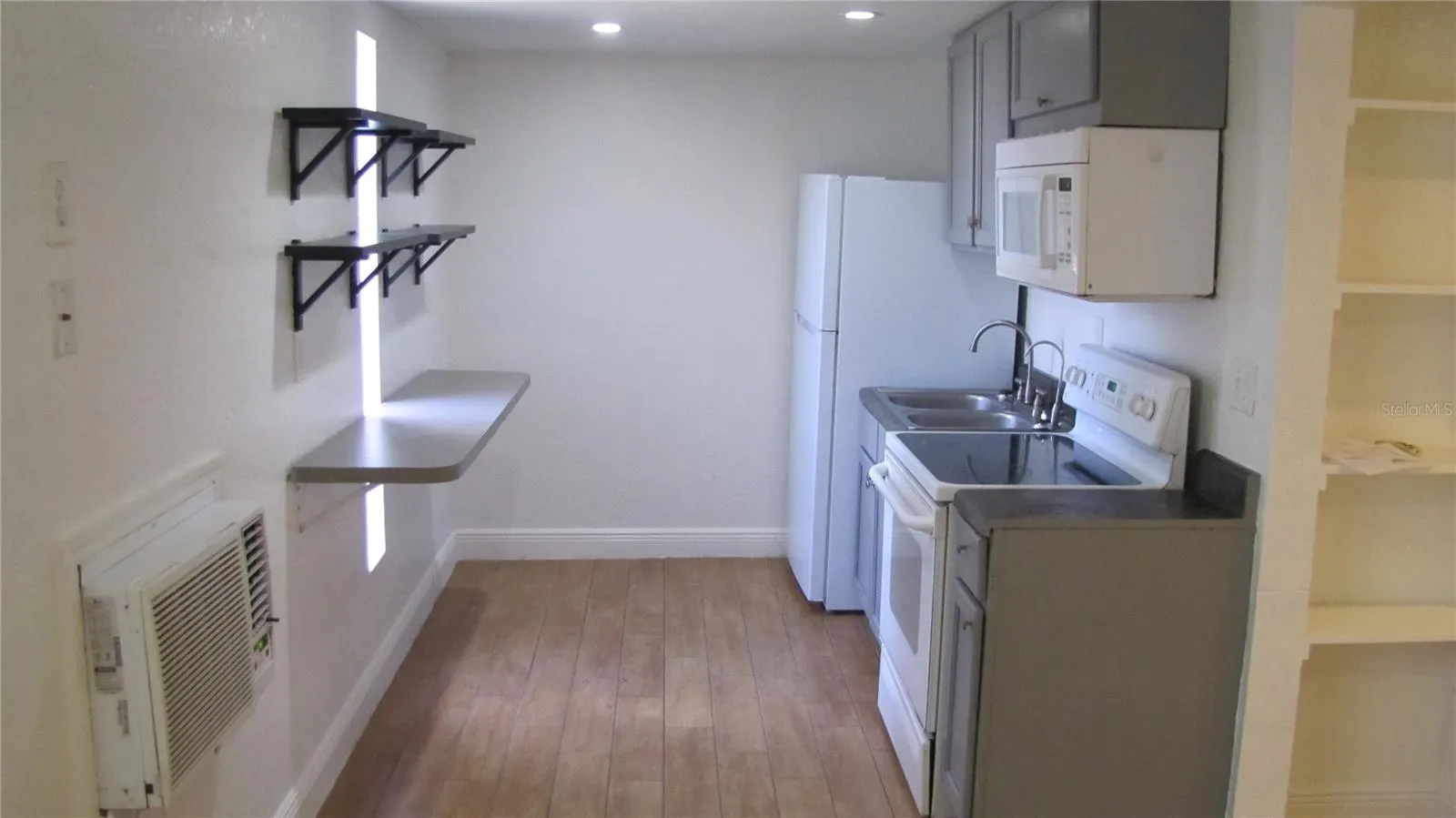 109 E GLADYS ST #D, #D