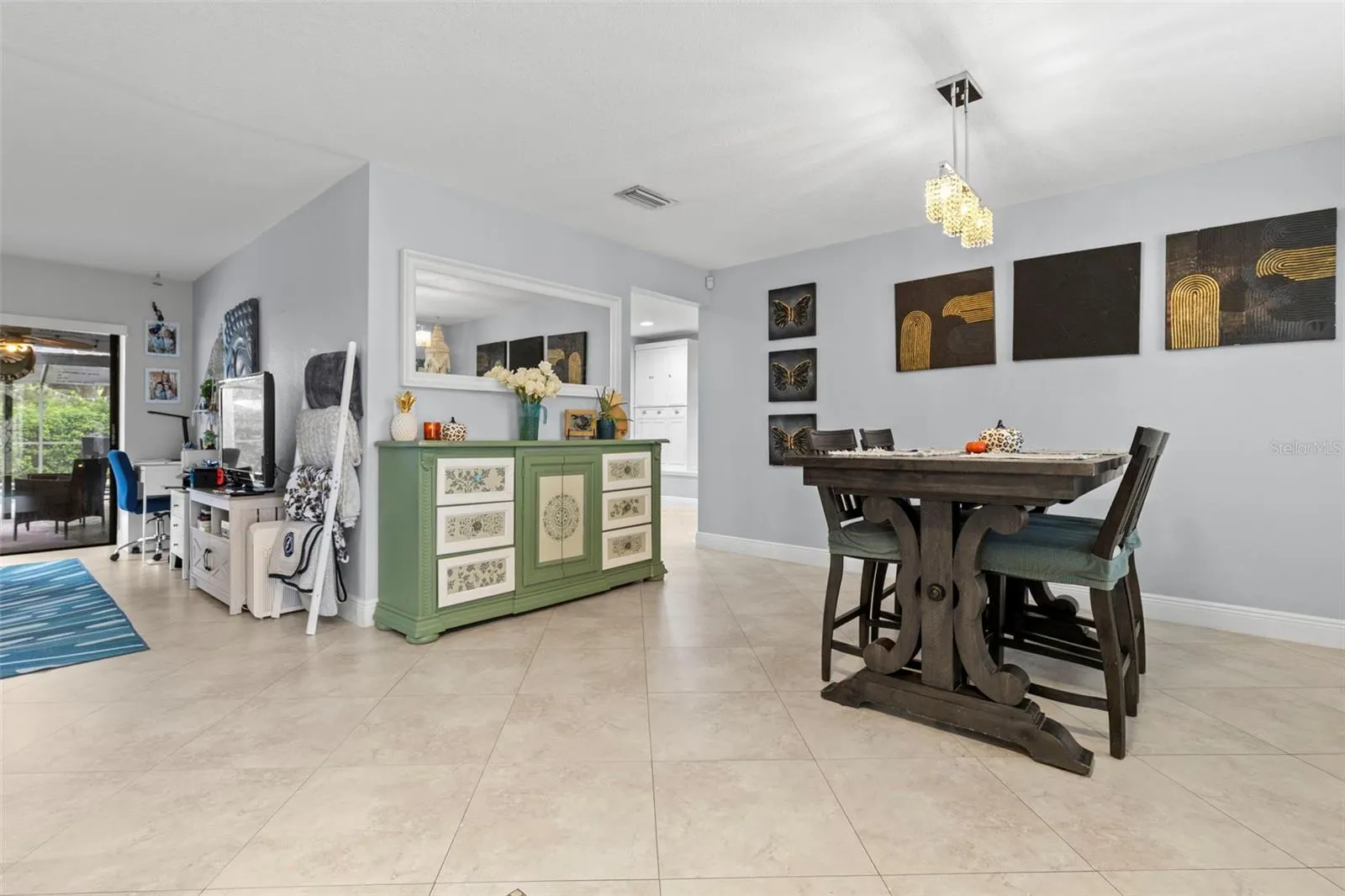 4221 HOLLOWTRAIL DR