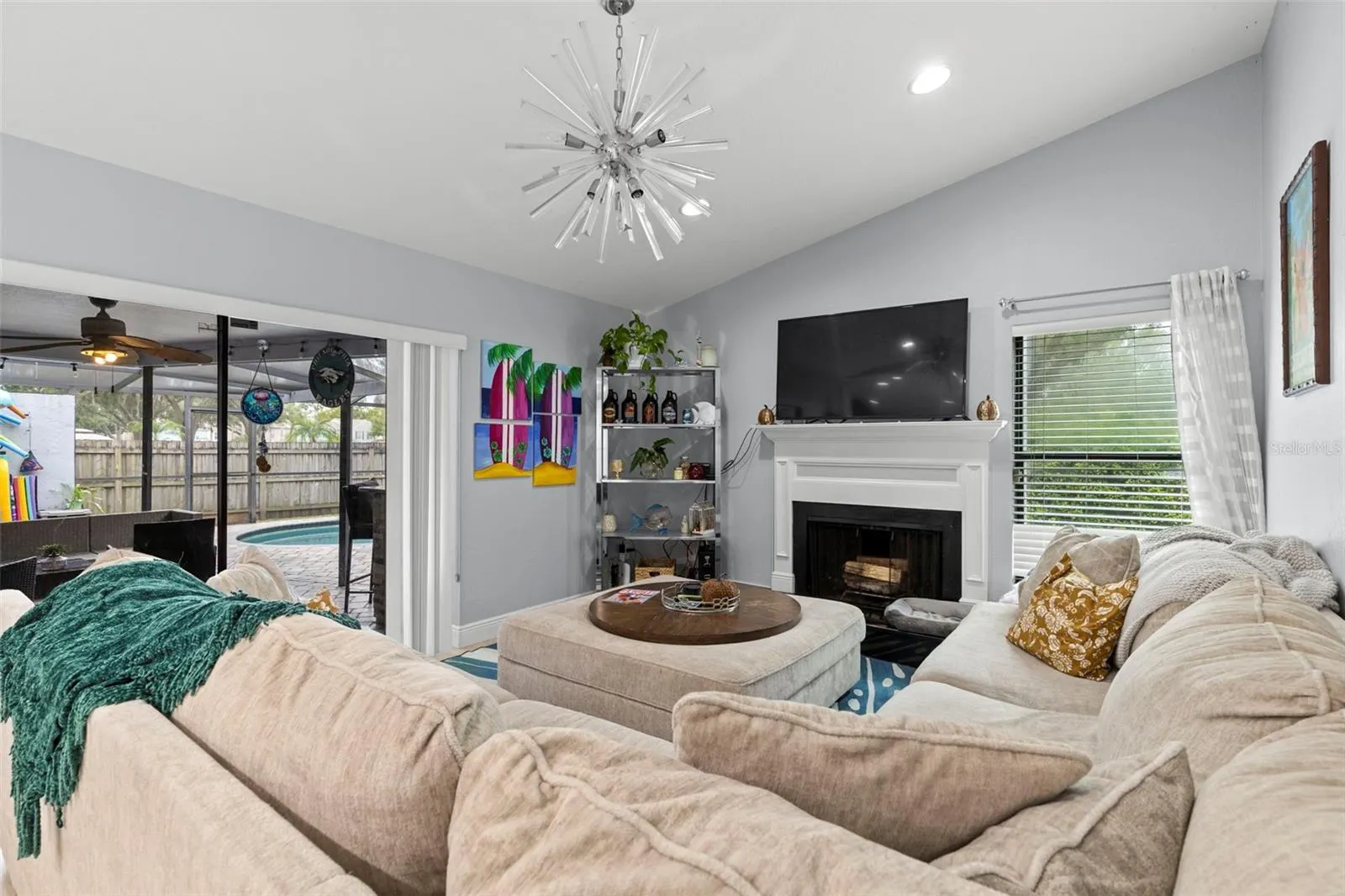 4221 HOLLOWTRAIL DR