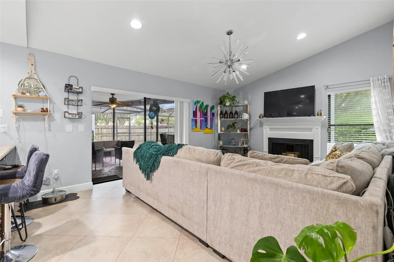 4221 HOLLOWTRAIL DR
