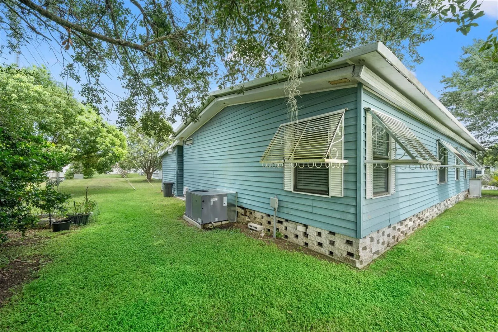 5645 LORETTA CT