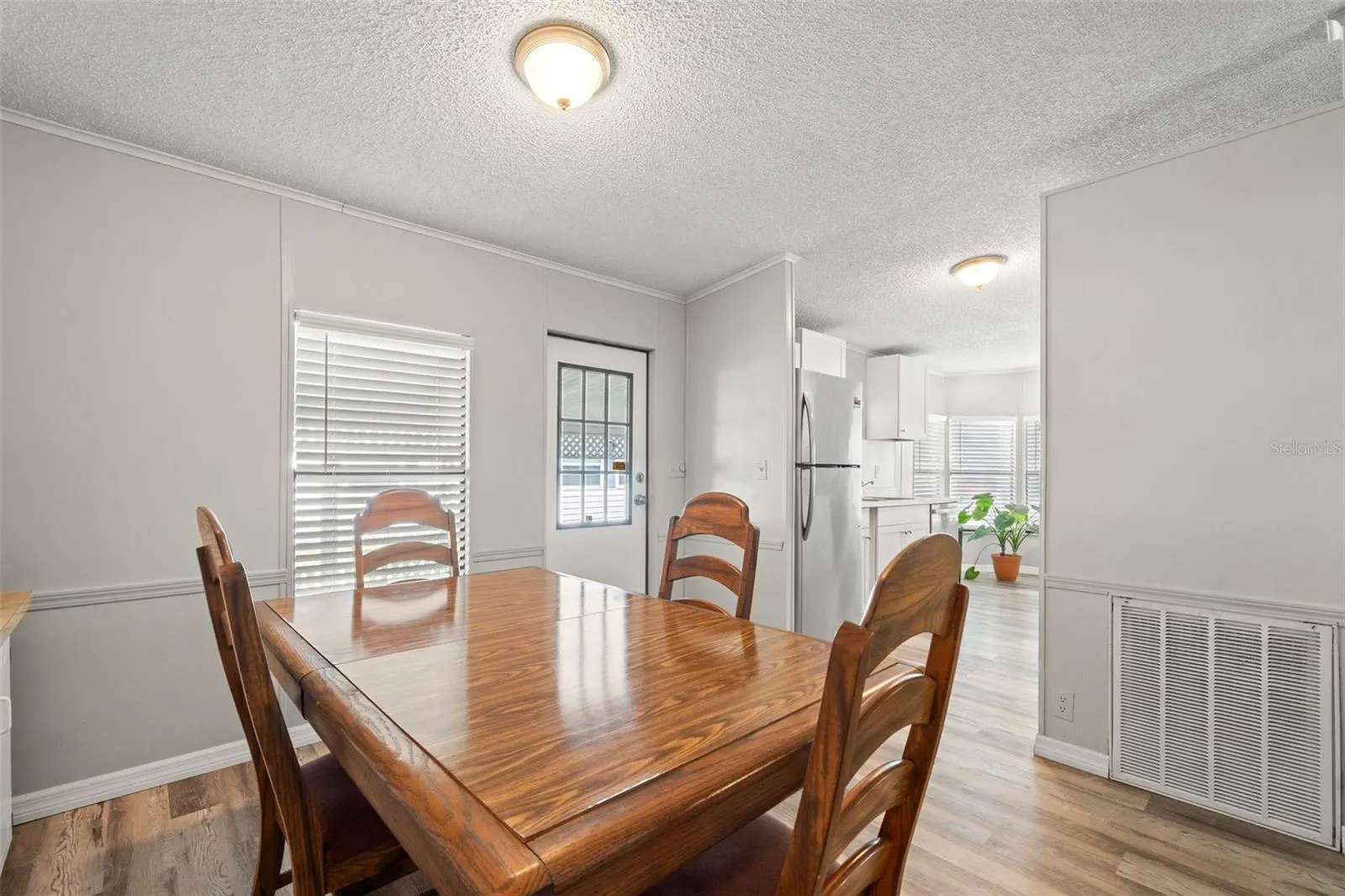 5645 LORETTA CT