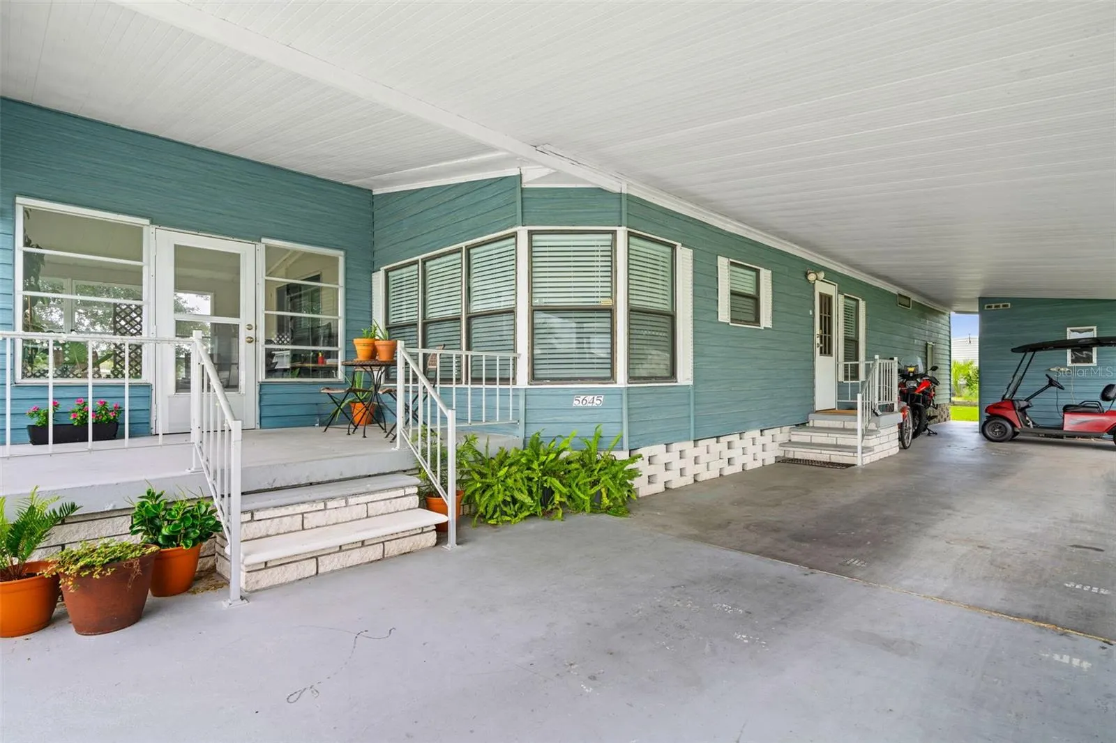 5645 LORETTA CT