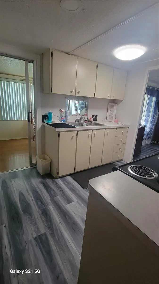 585 SKY HARBOR DR #230, #230