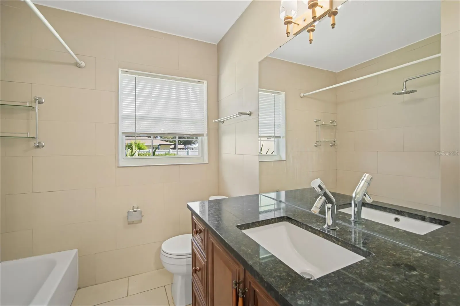 1618 HARDWOOD DR