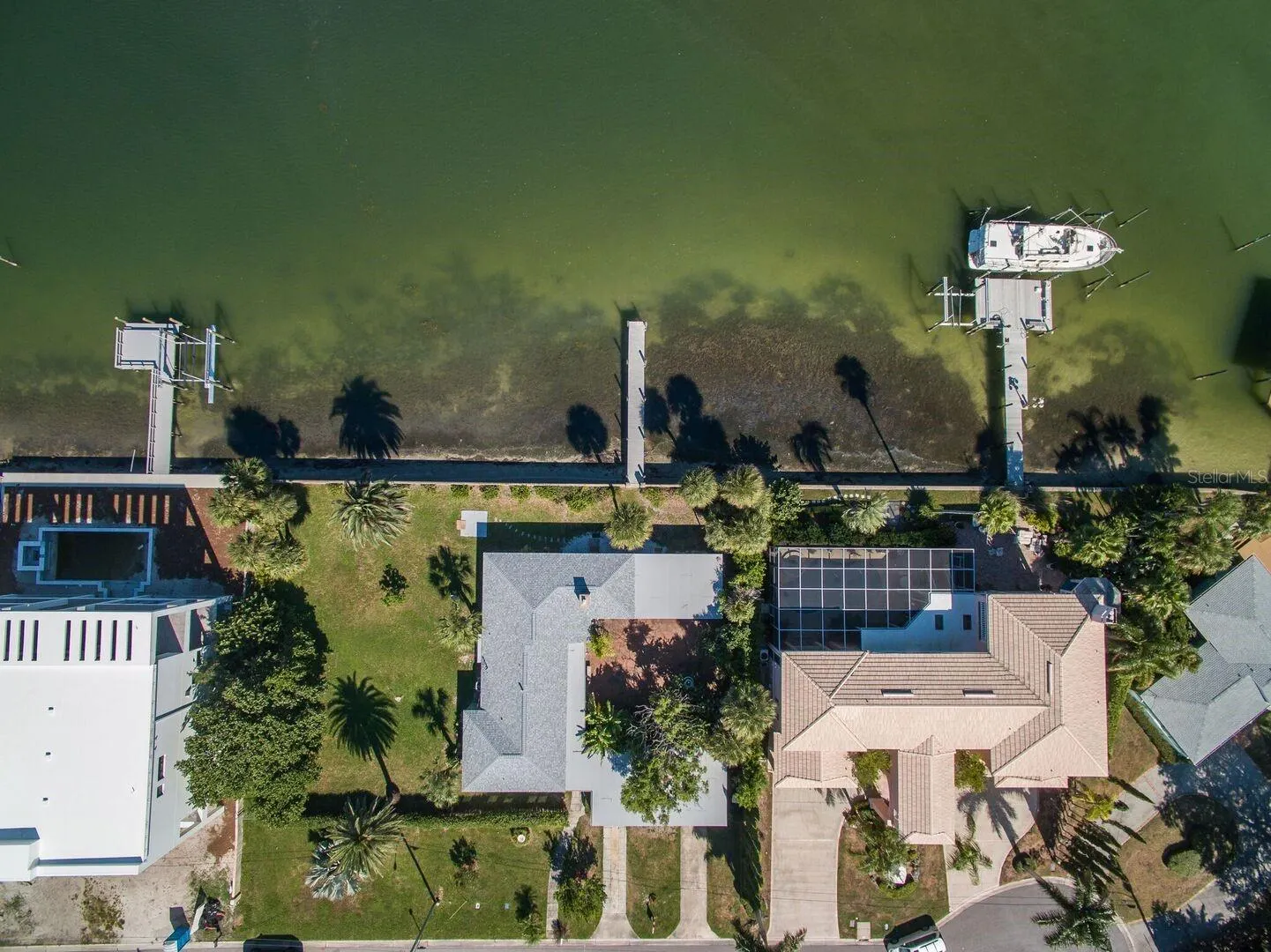 180 DEVON DR