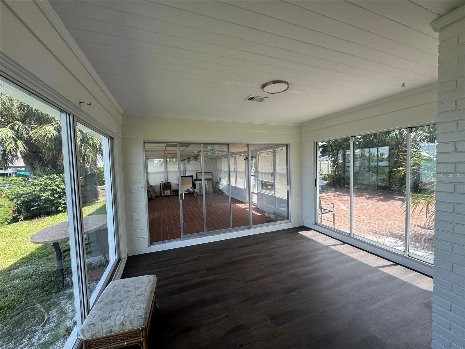 180 DEVON DR