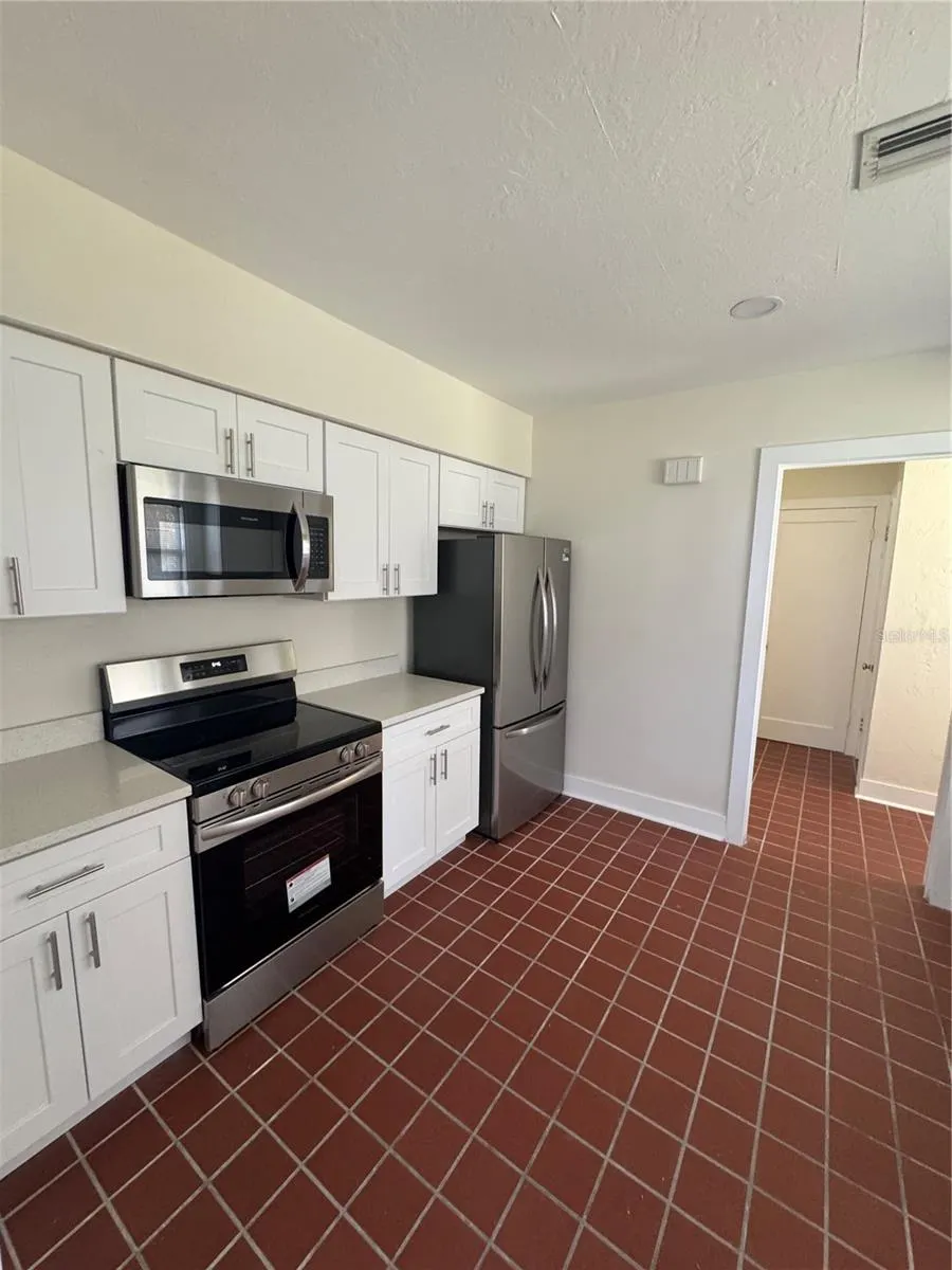 180 DEVON DR