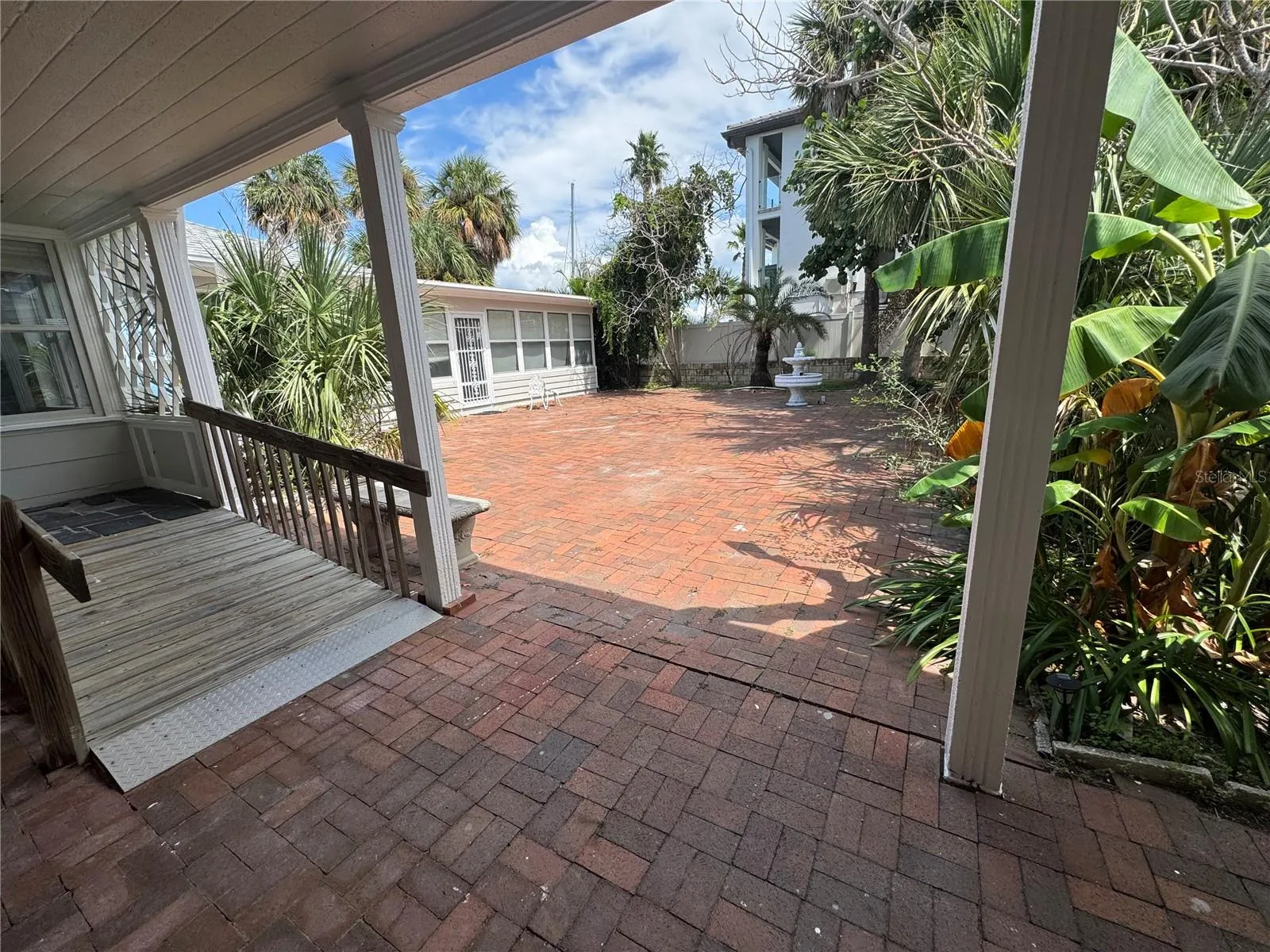 180 DEVON DR