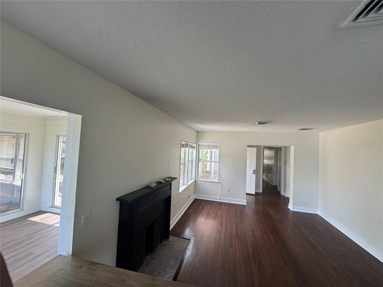 180 DEVON DR