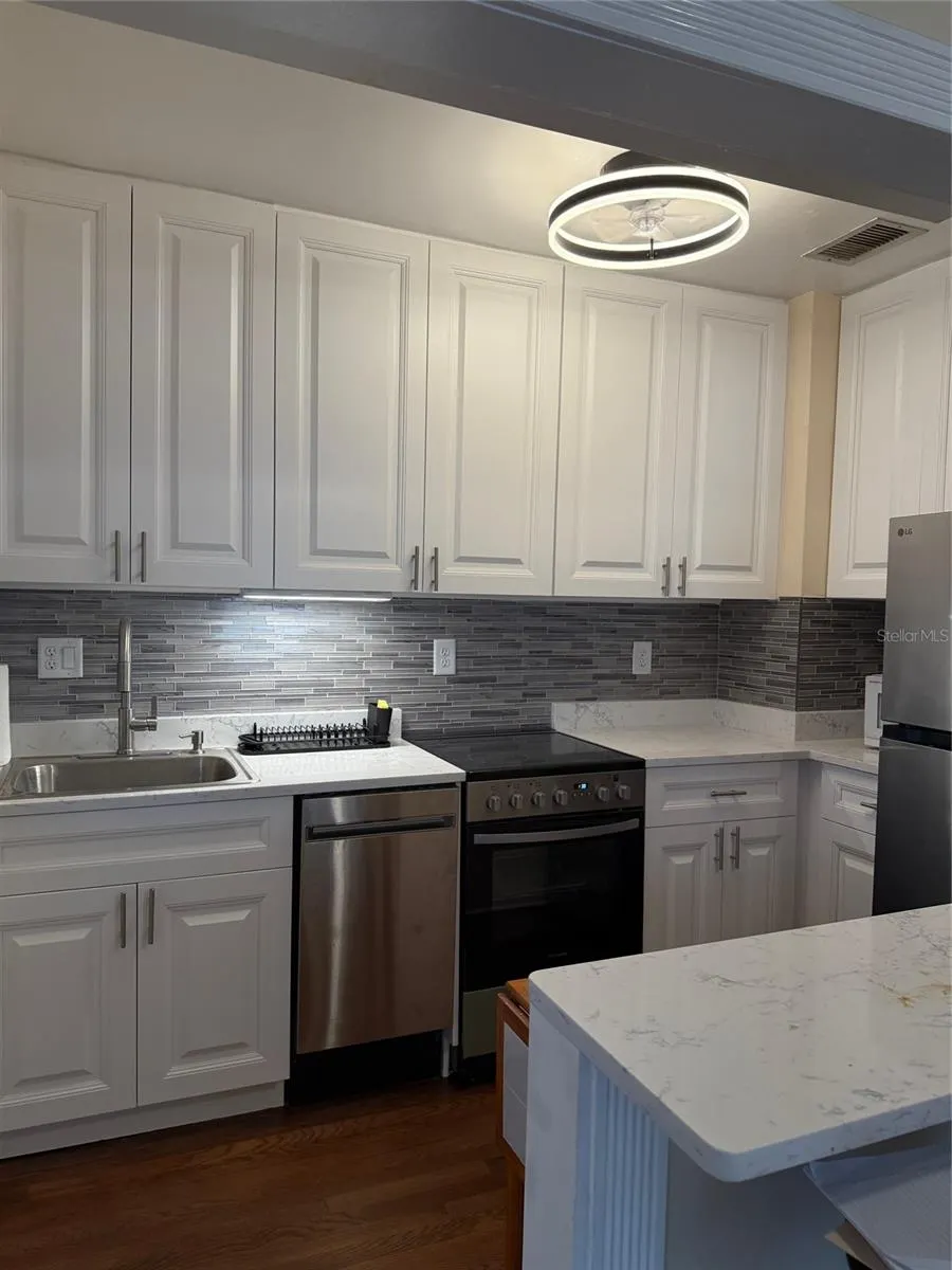 136 E DAVIS BLVD