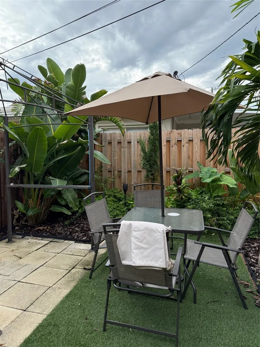 136 E DAVIS BLVD