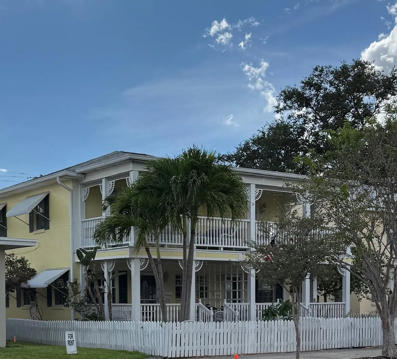136 E DAVIS BLVD