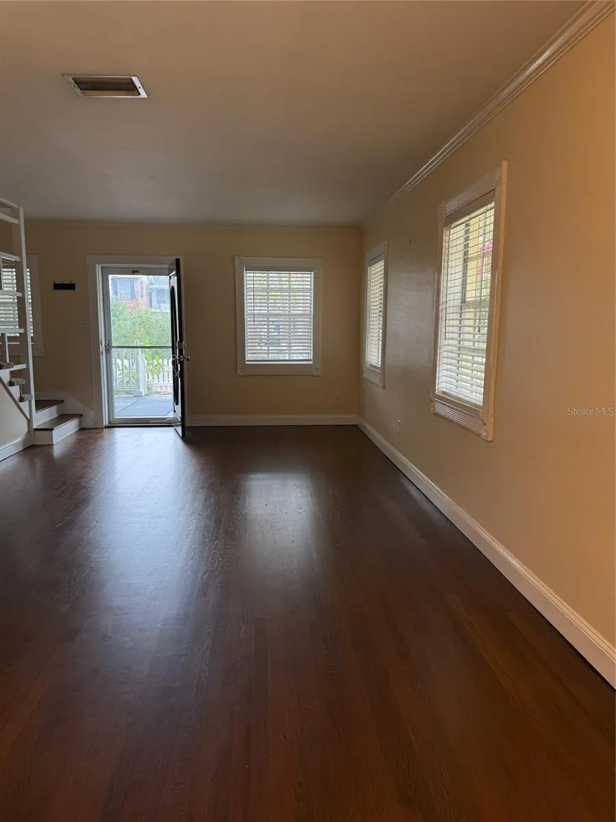 136 E DAVIS BLVD