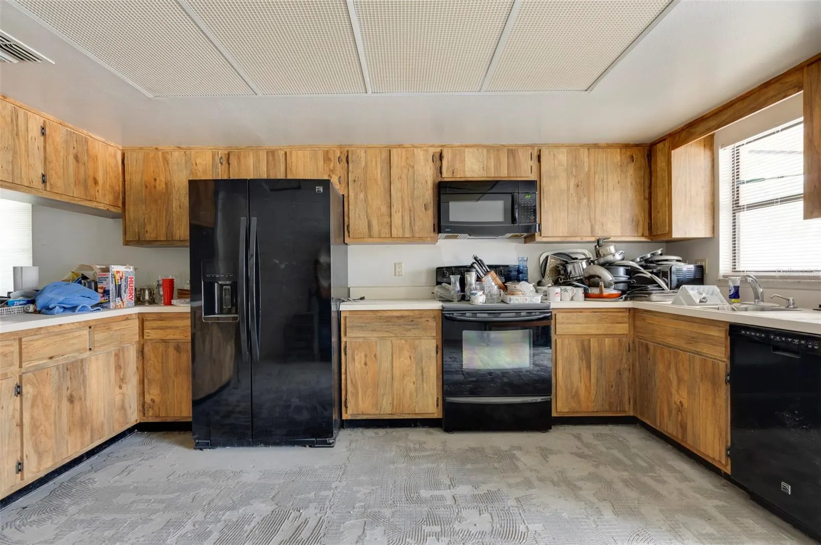 1555 FIFE CT