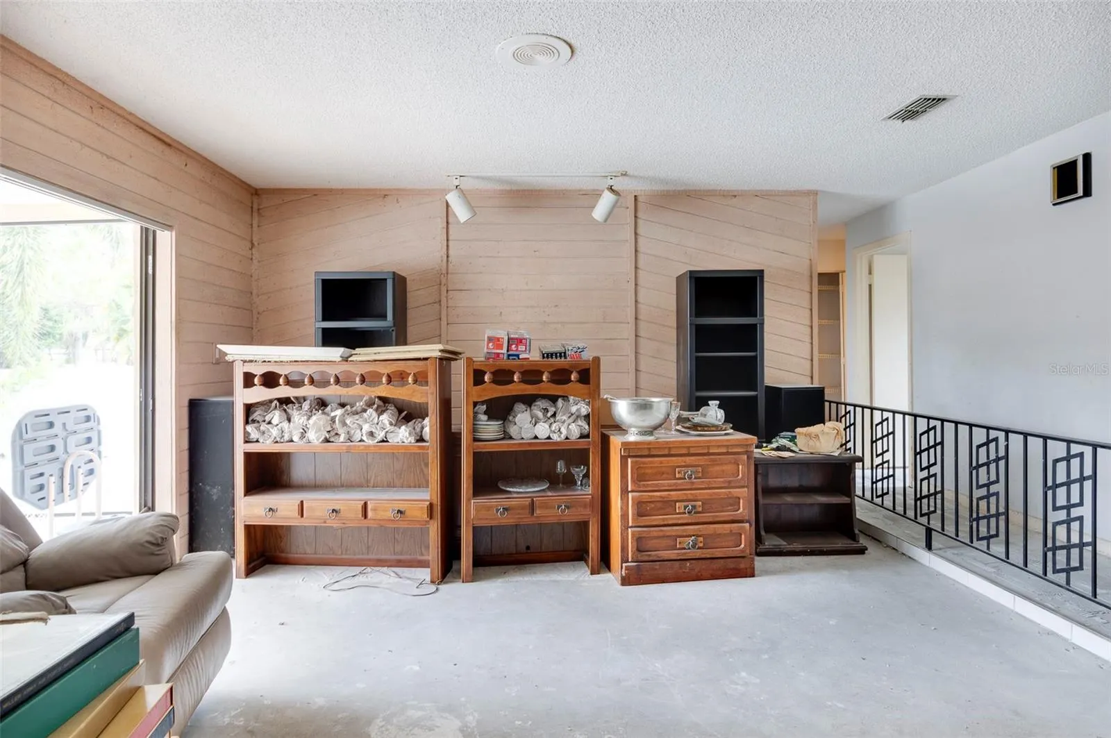 1555 FIFE CT