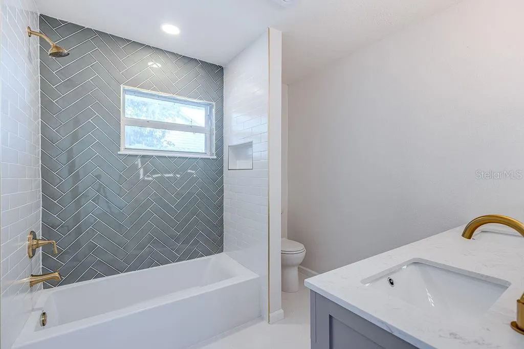 3312 FOX LAKE DR