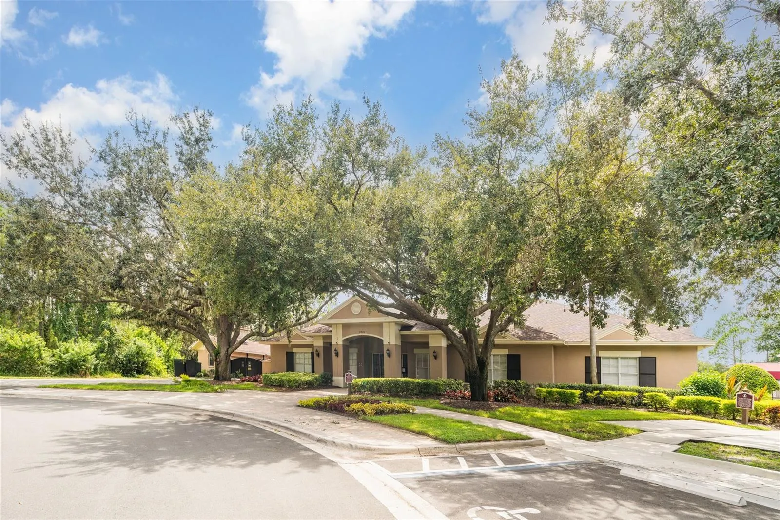 5865 MEADOWPARK PL