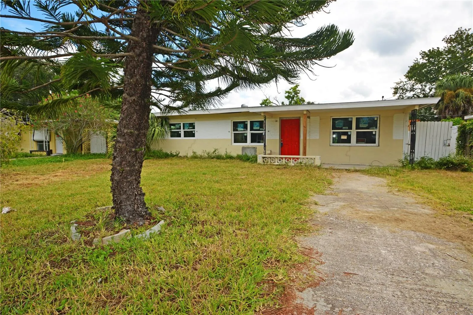 7369 ROYAL PALM DR