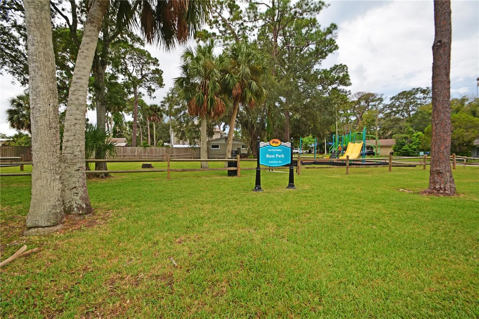 7369 ROYAL PALM DR