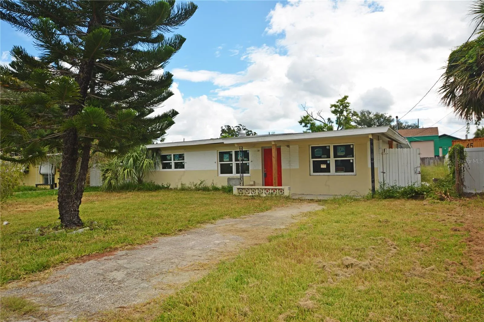 7369 ROYAL PALM DR