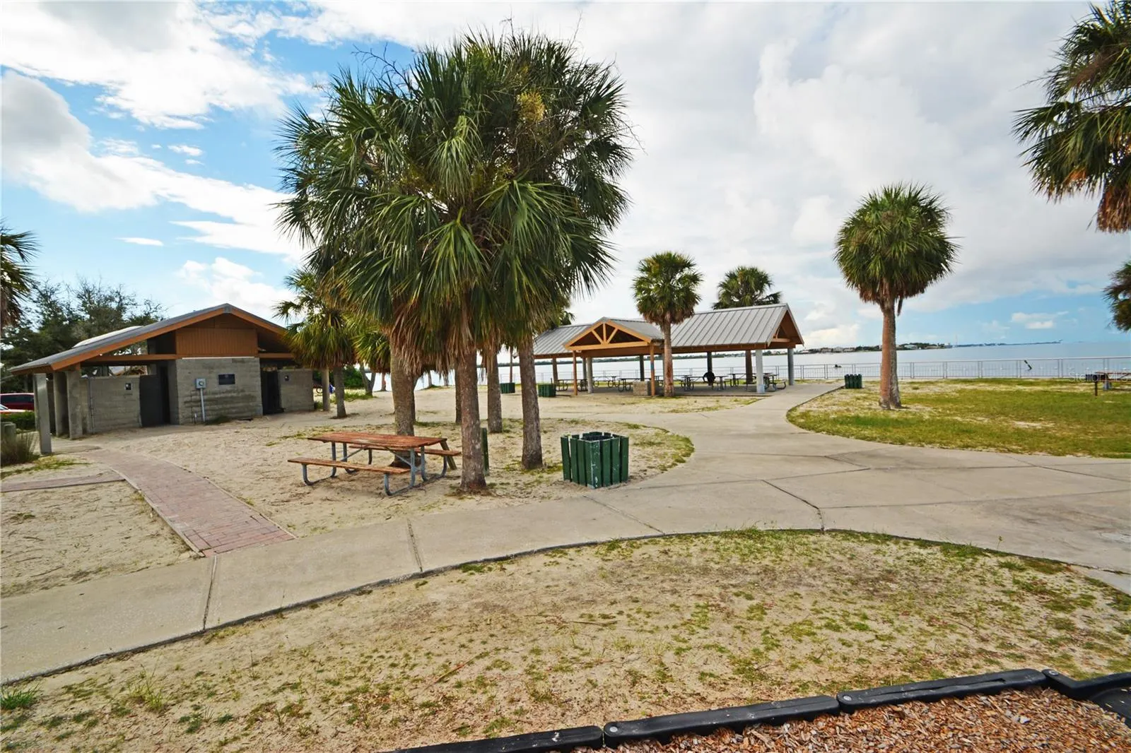 7369 ROYAL PALM DR