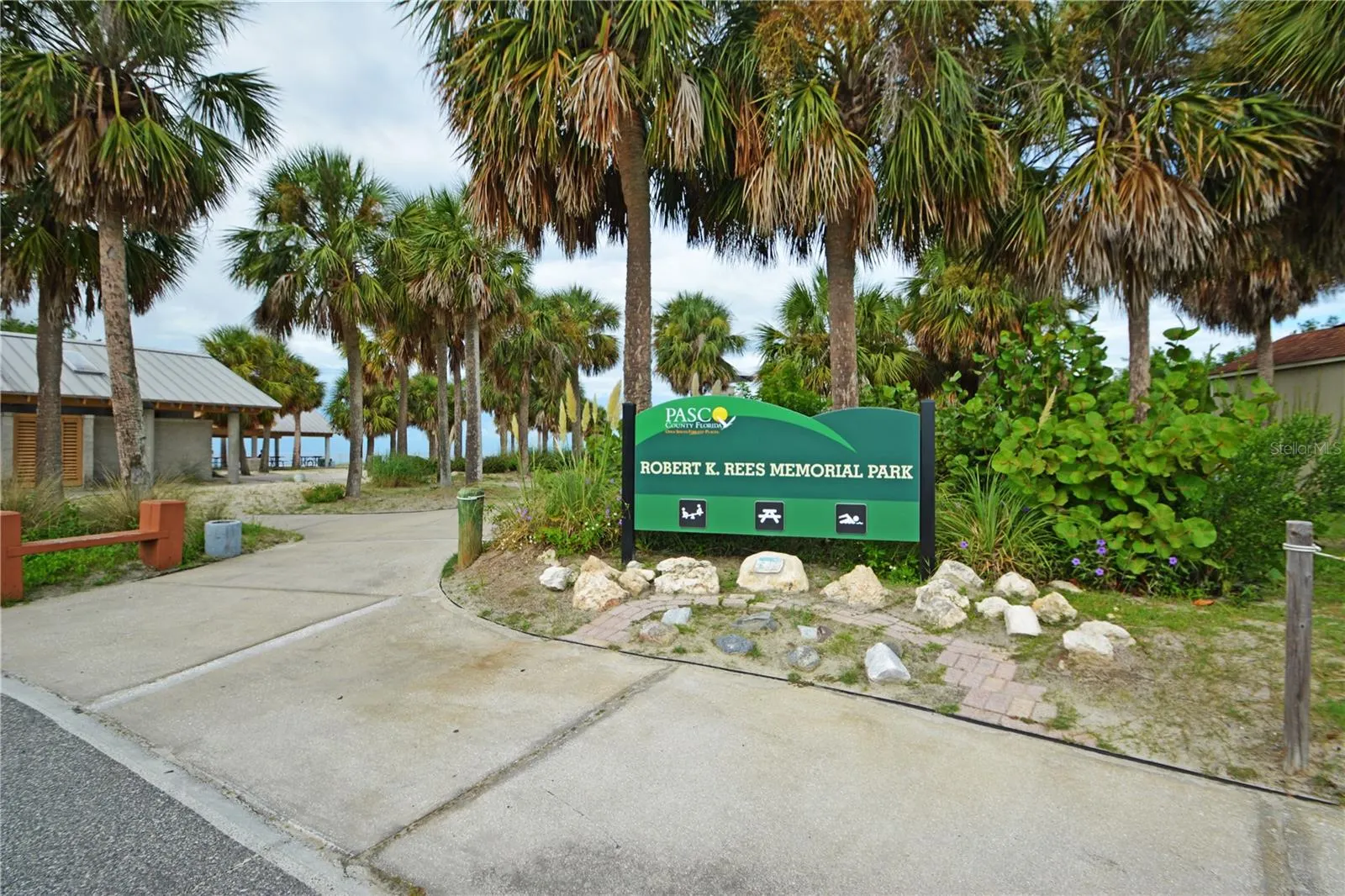 7369 ROYAL PALM DR