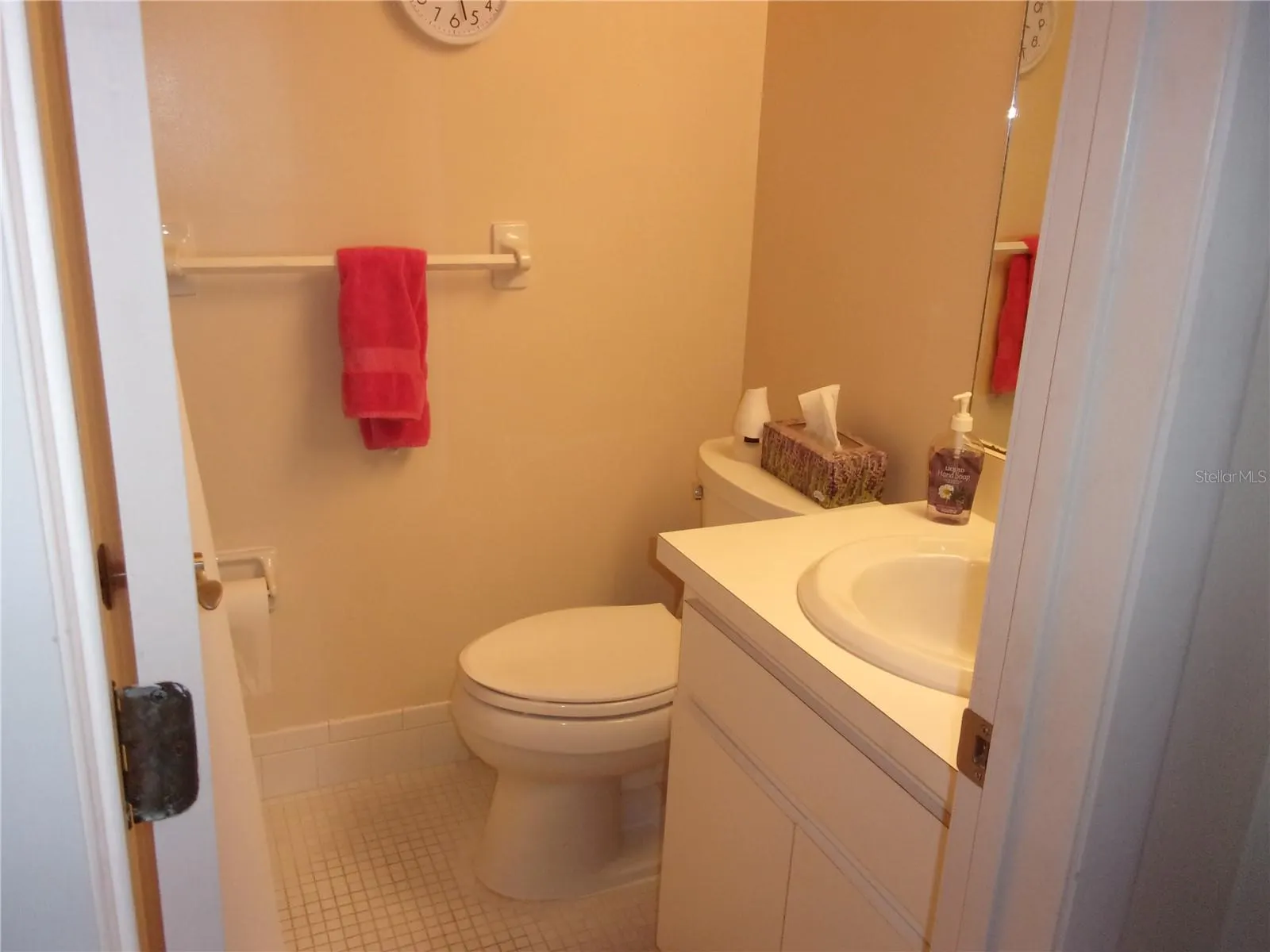 216 CYPRESS LN