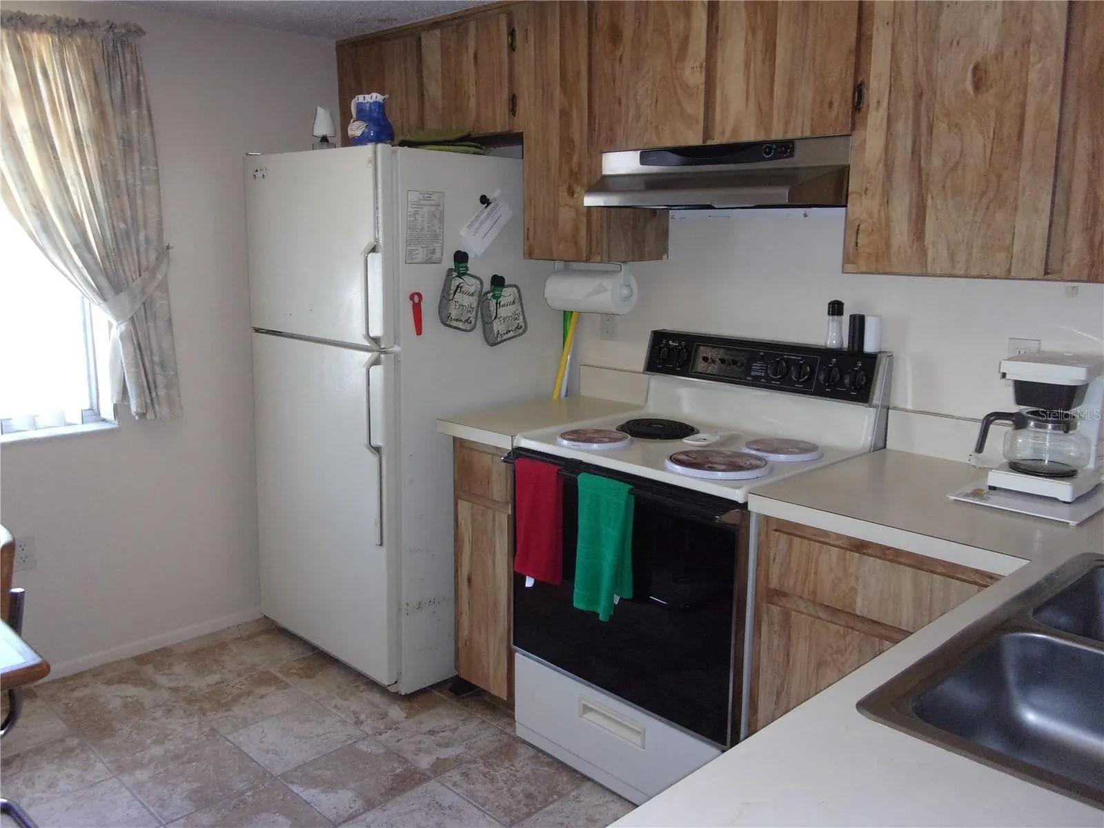 216 CYPRESS LN