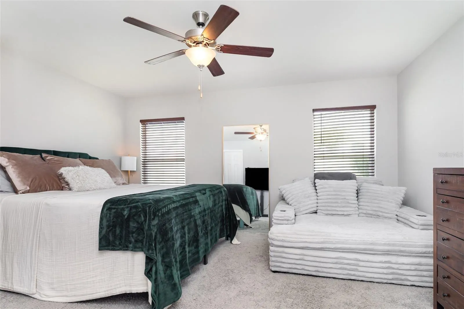 216 ST GEORGES CIR