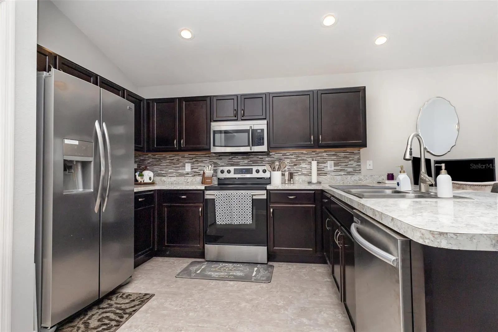 216 ST GEORGES CIR