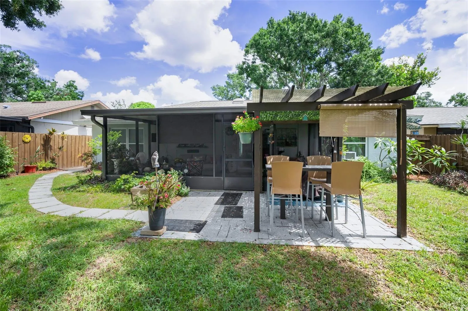 3233 CARRIAGE DR