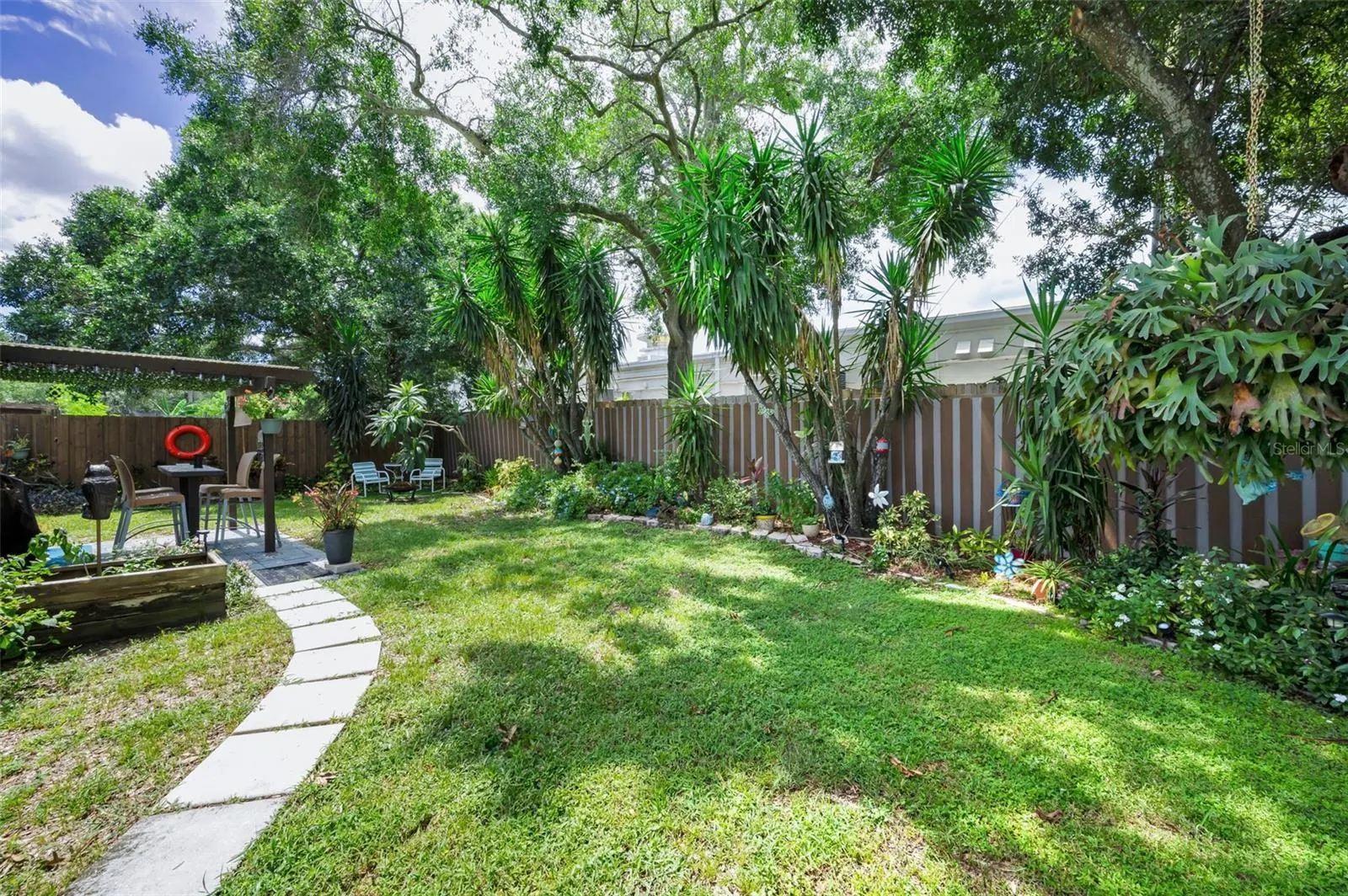 3233 CARRIAGE DR